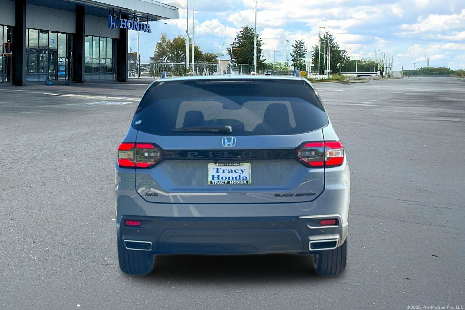New 2025 Honda Pilot Black Edition image 5