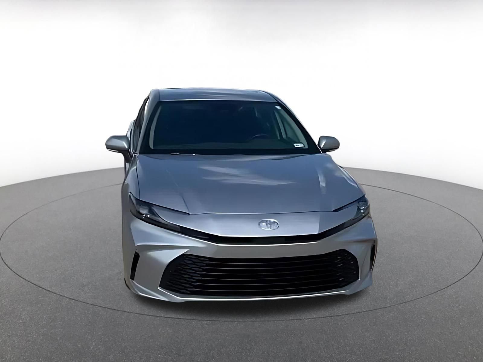 Used 2025 Toyota Camry LE image 4