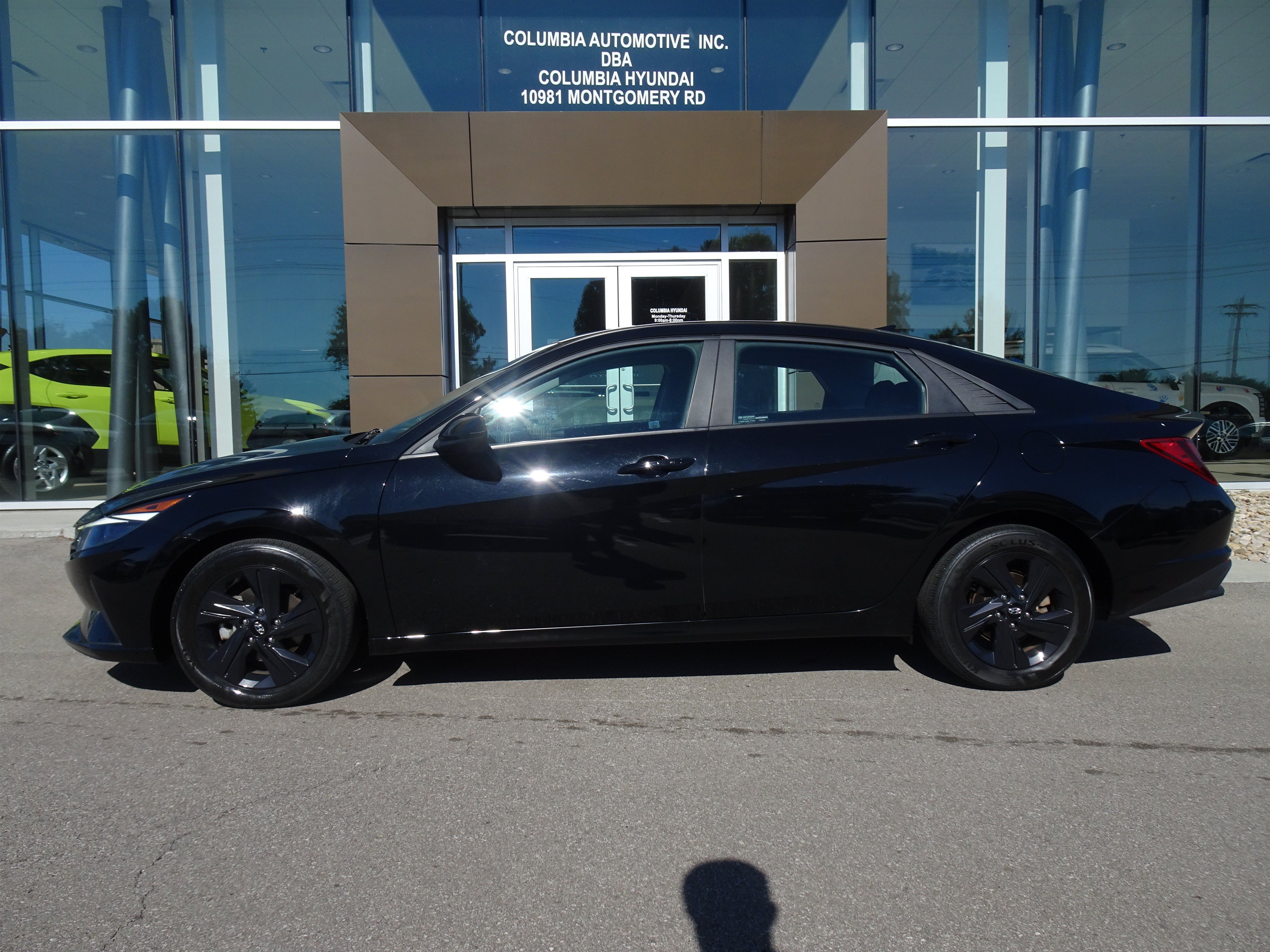 Used 2023 Hyundai Elantra SEL w/ Cargo Package FWD image 2