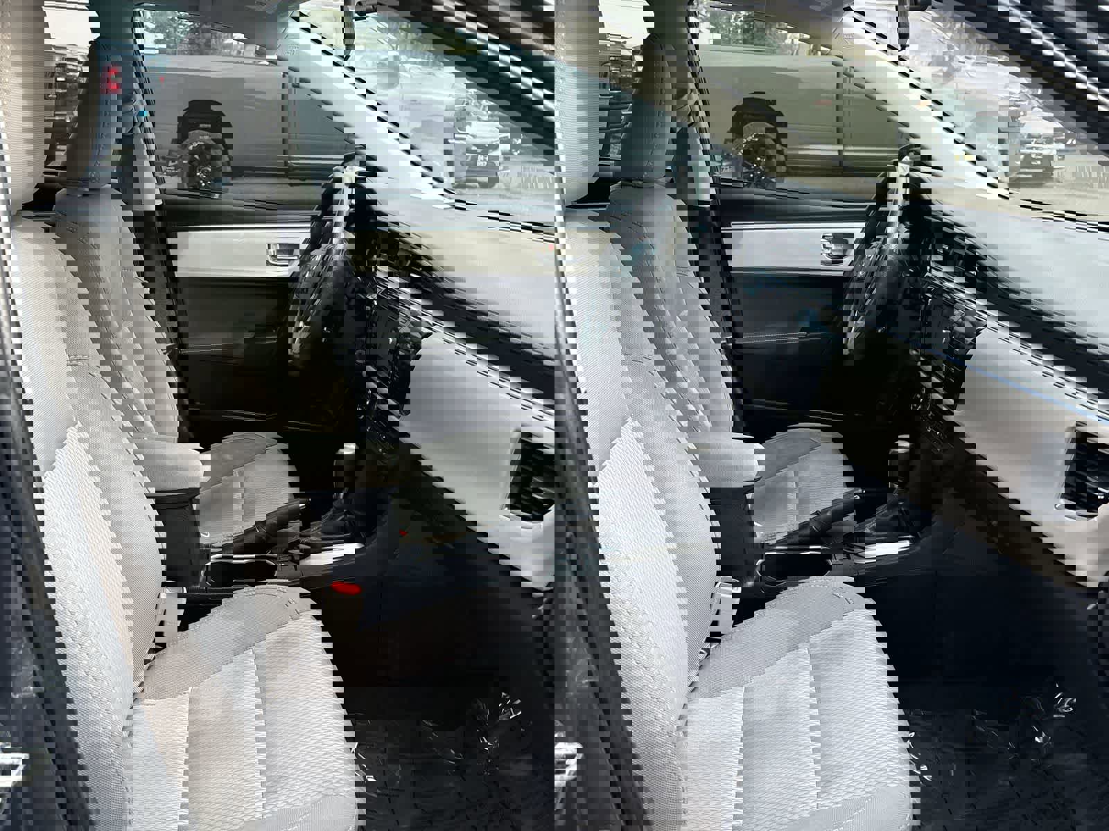 Used 2015 Toyota Corolla LE image 6