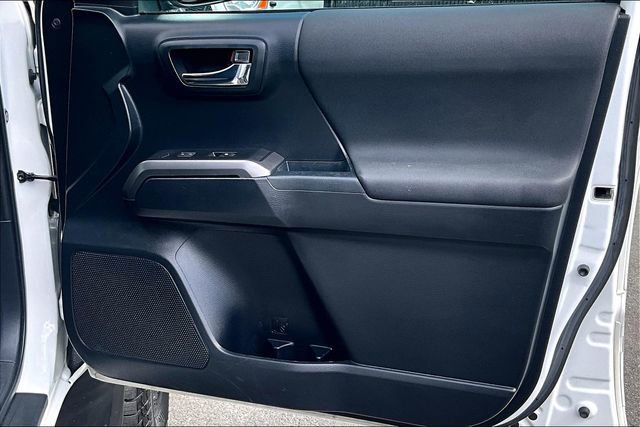 Used 2018 Toyota Tacoma TRD Off-Road w/ Technology Package image 20