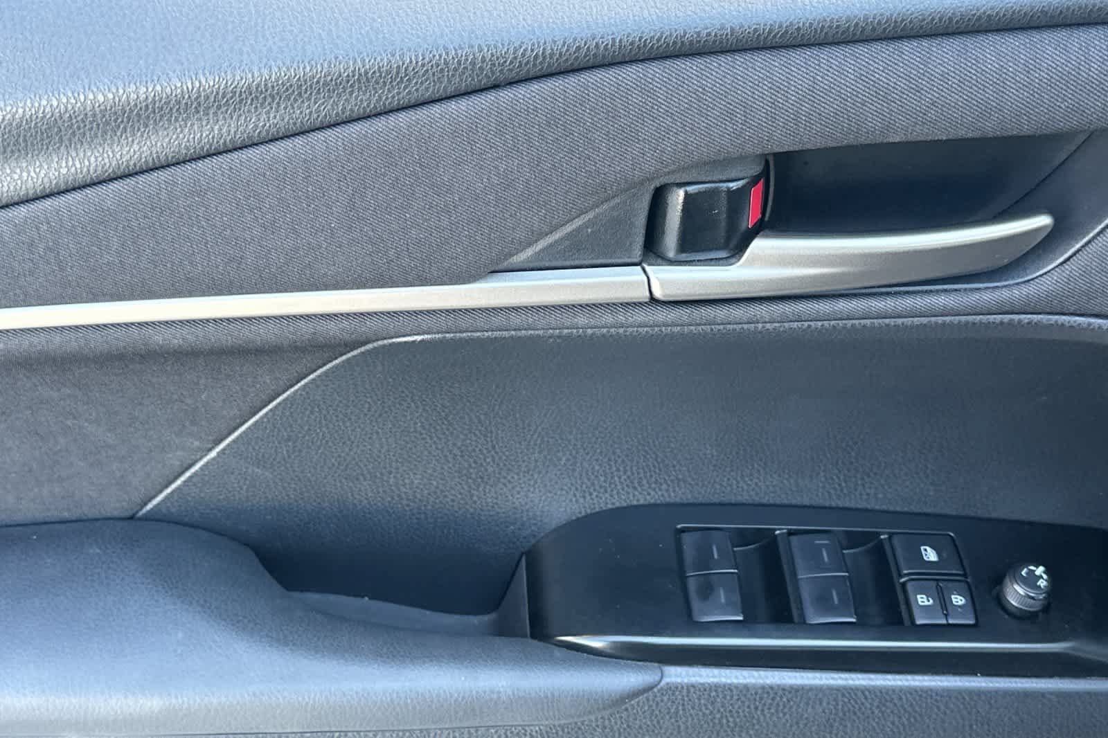 Used 2025 Toyota Camry LE FWD image 14
