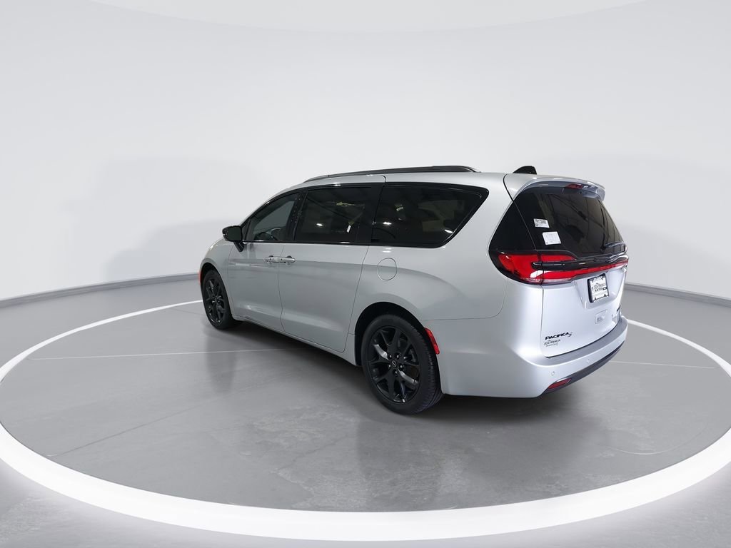 New 2026 Chrysler Pacifica Limited w/ S Appearance Package FWD image 6
