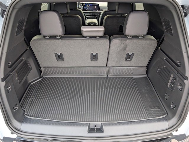 New 2026 Chevrolet Traverse High Country image 14