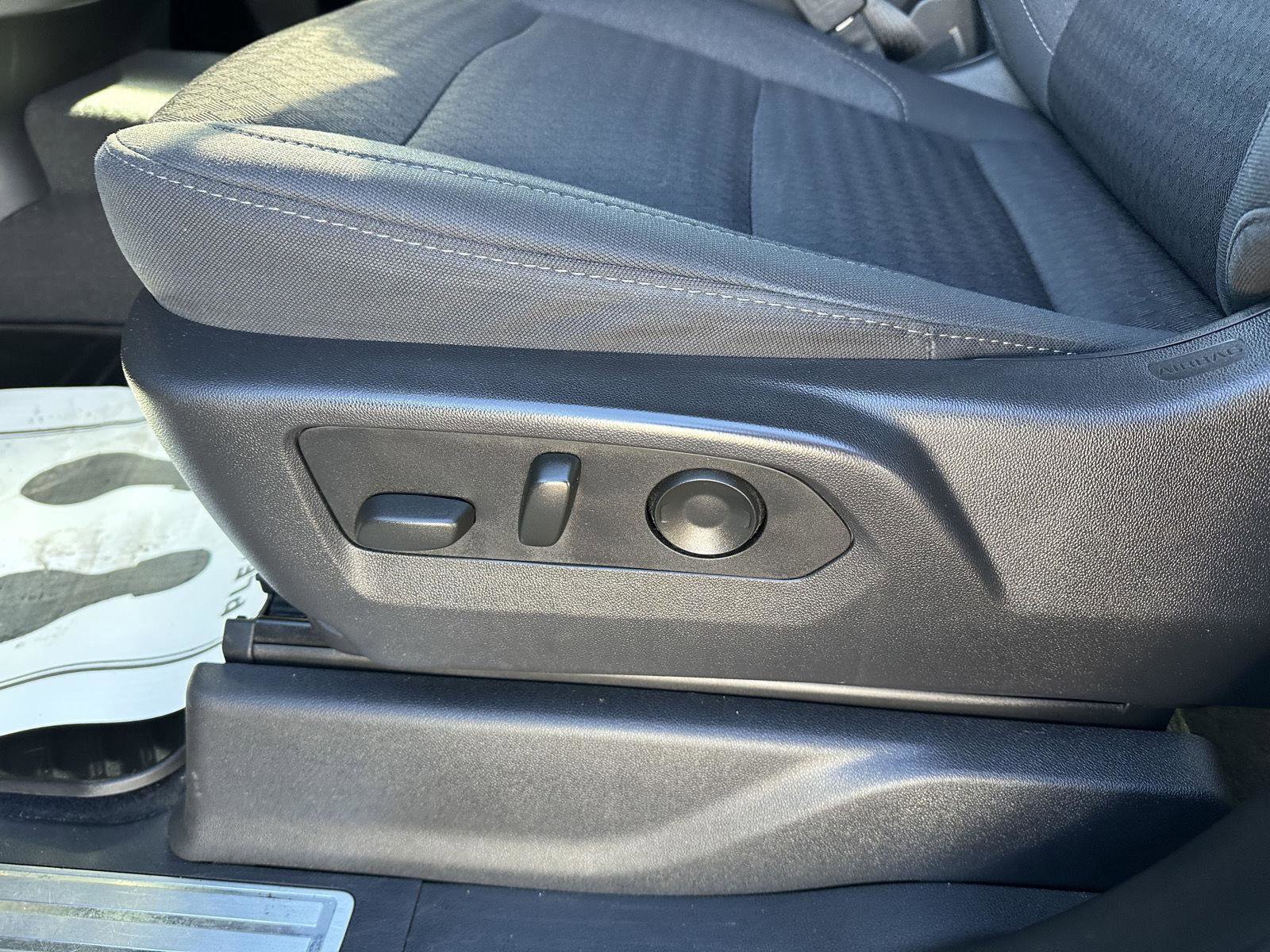 Used 2023 Chevrolet Silverado 1500 LT image 20