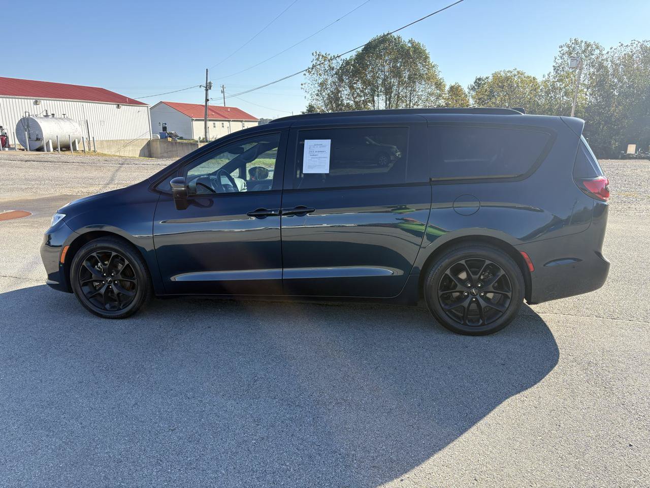 Used 2023 Chrysler Pacifica Touring-L w/ S Appearance Package FWD image 6