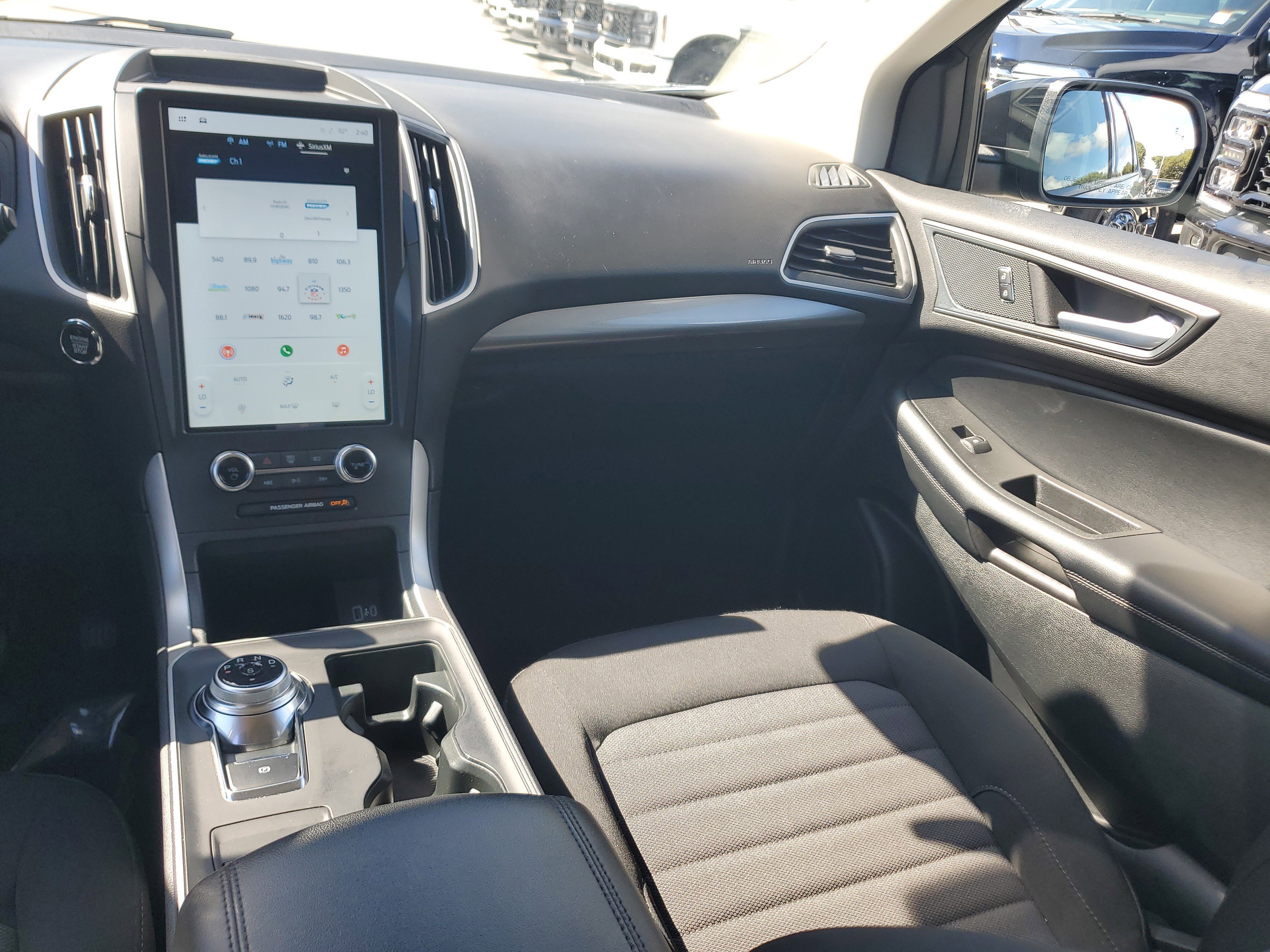 Certified 2024 Ford Edge SE w/ Black Appearance Package image 16