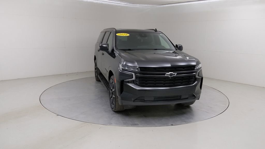 Used 2024 Chevrolet Suburban RST w/ Luxury Package AWD/4WD image 11