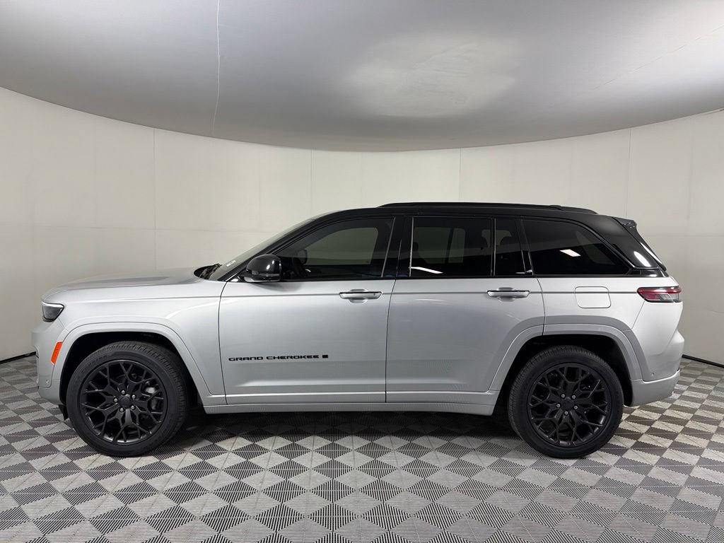 Used 2025 Jeep Grand Cherokee Summit w/ Obsidian Package AWD/4WD image 11