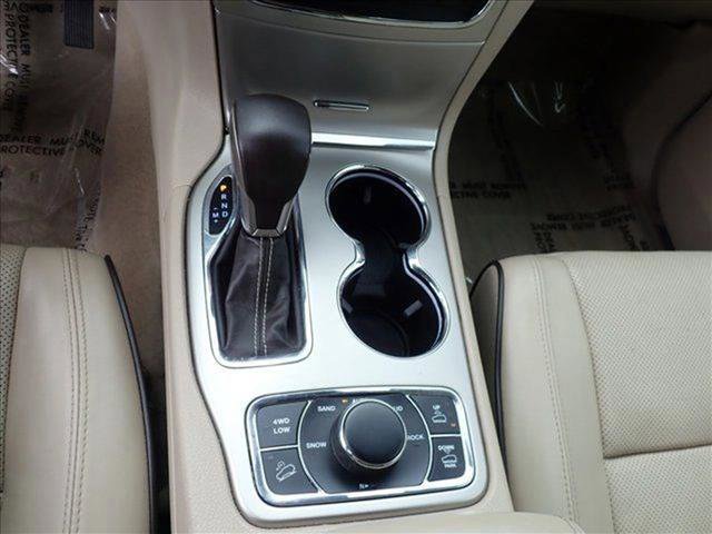 Used 2016 Jeep Grand Cherokee Overland w/ Advanced Technology Group AWD/4WD image 23