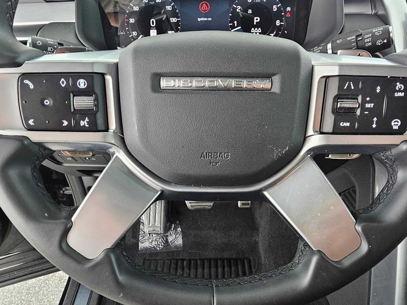 Used 2025 Land Rover Discovery Dynamic SE AWD/4WD image 22