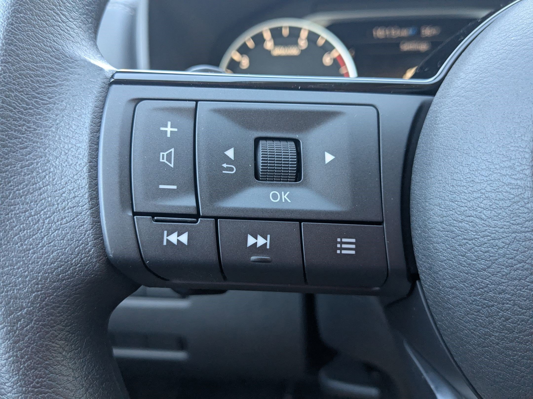 Used 2023 Nissan Rogue SV image 19