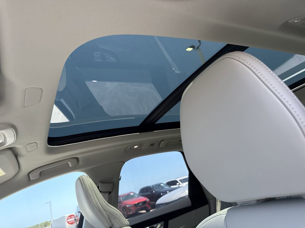 New 2025 Volvo XC60 T8 Ultra w/ Protection Package Premier image 13