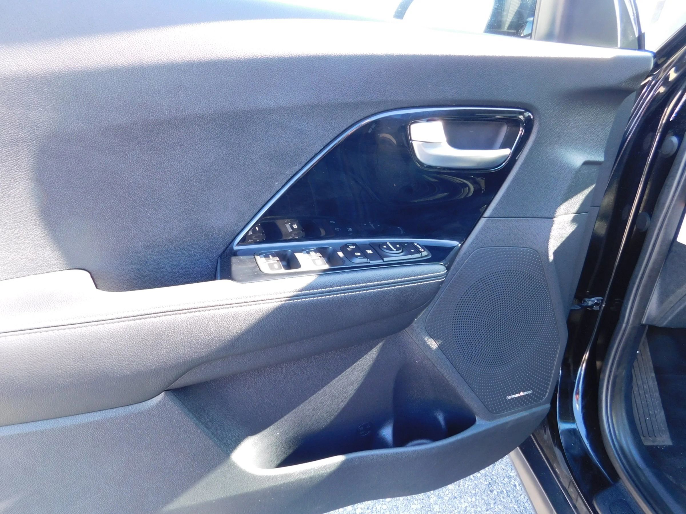 Used 2022 Kia Niro EX w/ Cold Weather Package image 13