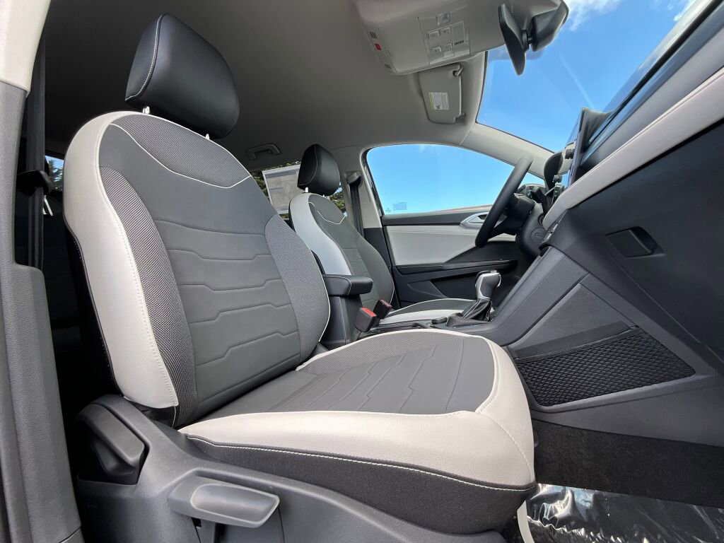 New 2025 Volkswagen Taos SE image 12