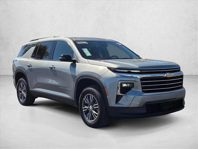 Used 2024 Chevrolet Traverse LT image 3