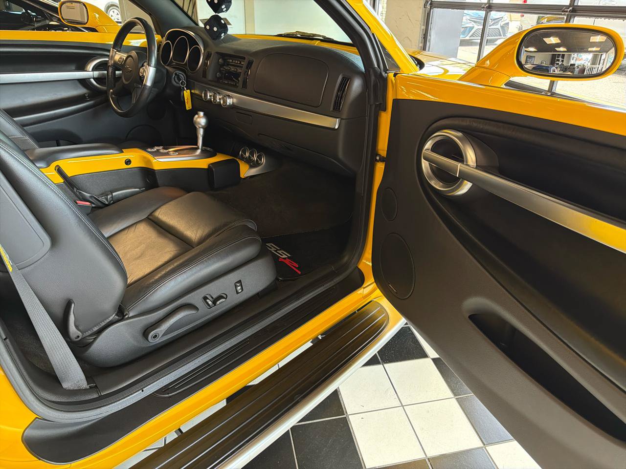 Used 2005 Chevrolet SSR w/ Preferred Equipment Group RWD image 25