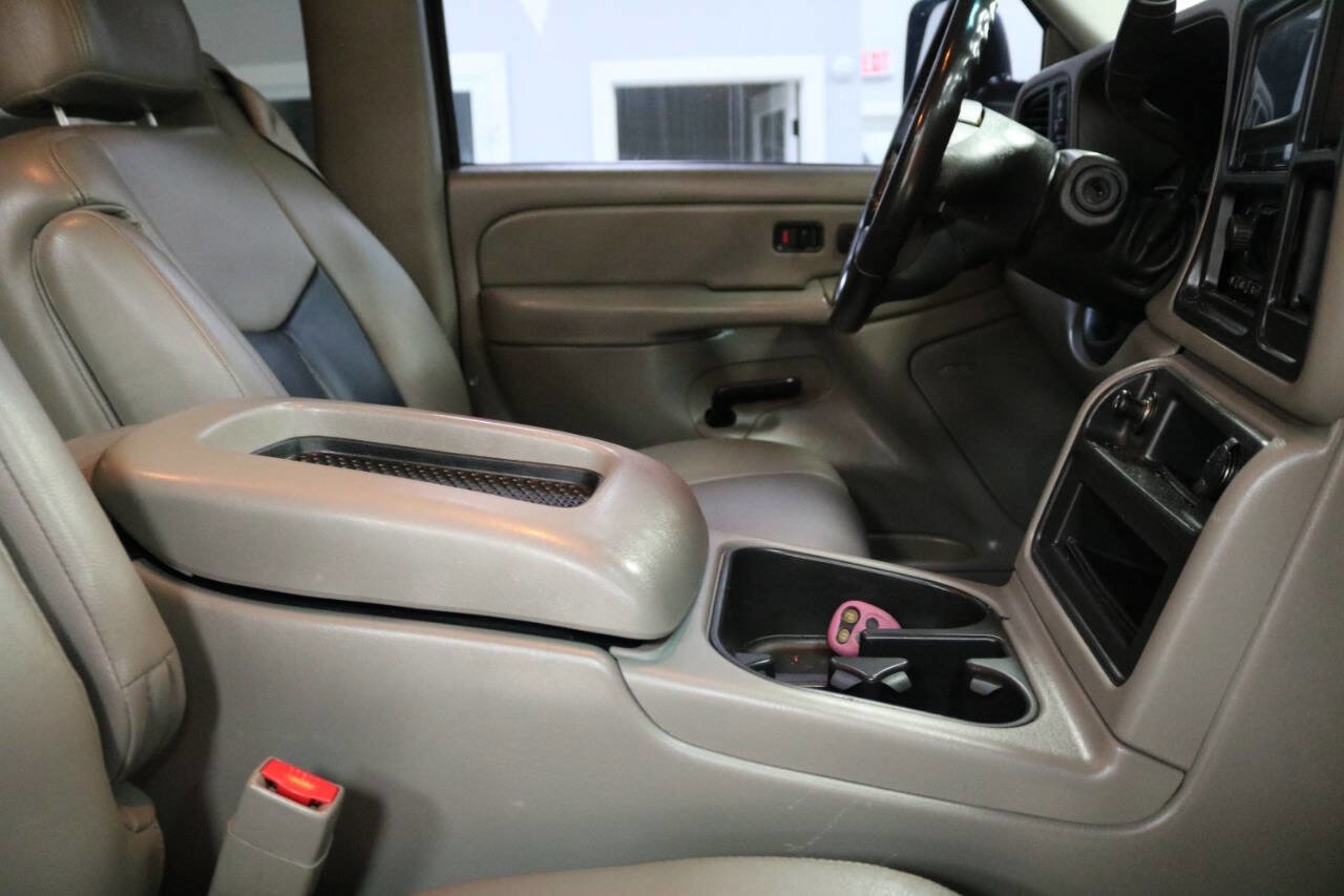 Used 2006 GMC Sierra 2500 SLT w/ Heavy-Duty Power Package image 46