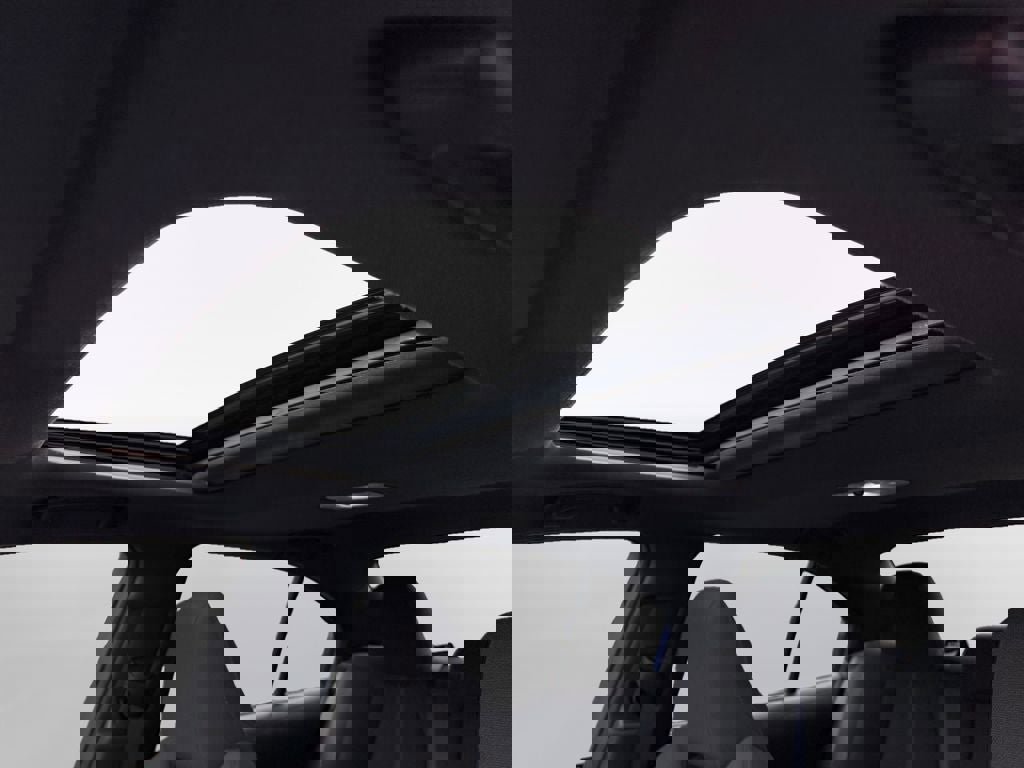 Used 2021 Toyota Corolla SE w/ SE Premium Package image 23