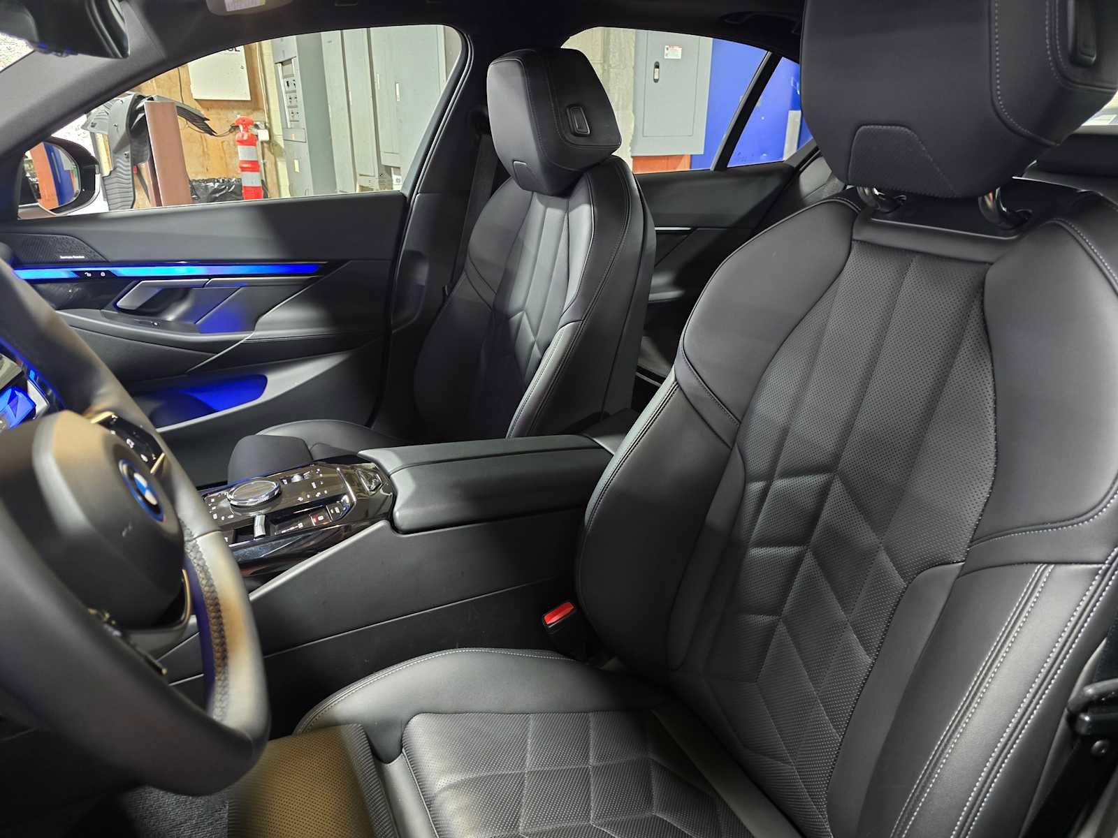 Used 2025 BMW i5 xDrive40 w/ Premium Package image 22