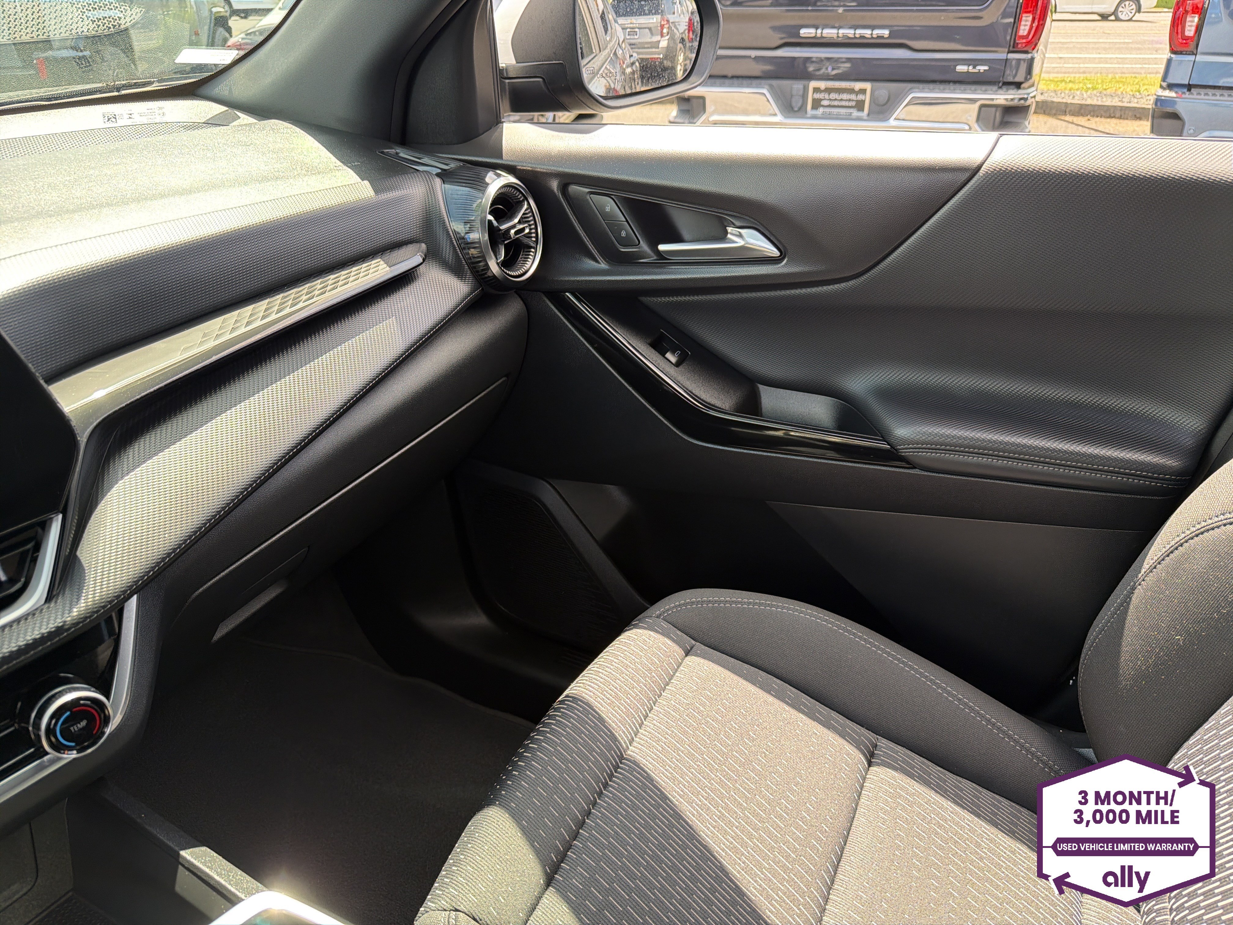 Used 2025 Chevrolet Equinox LT AWD/4WD image 24