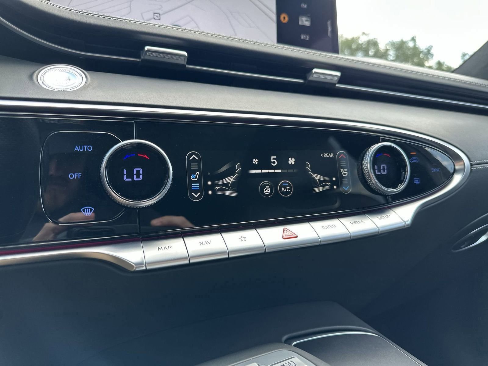 Used 2024 Genesis GV70 3.5T Sport w/ Sport Advanced Package image 25