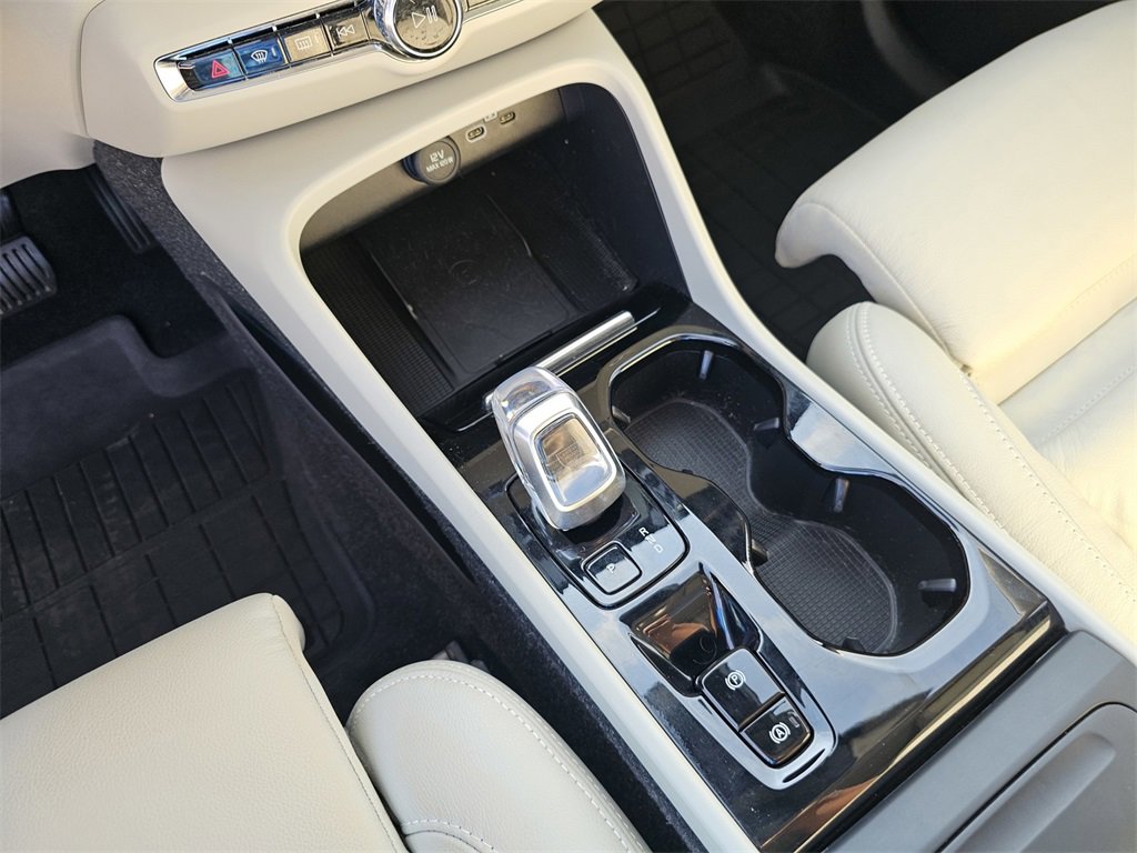 Used 2023 Volvo XC40 B5 Ultimate w/ Protection Package Premier image 24