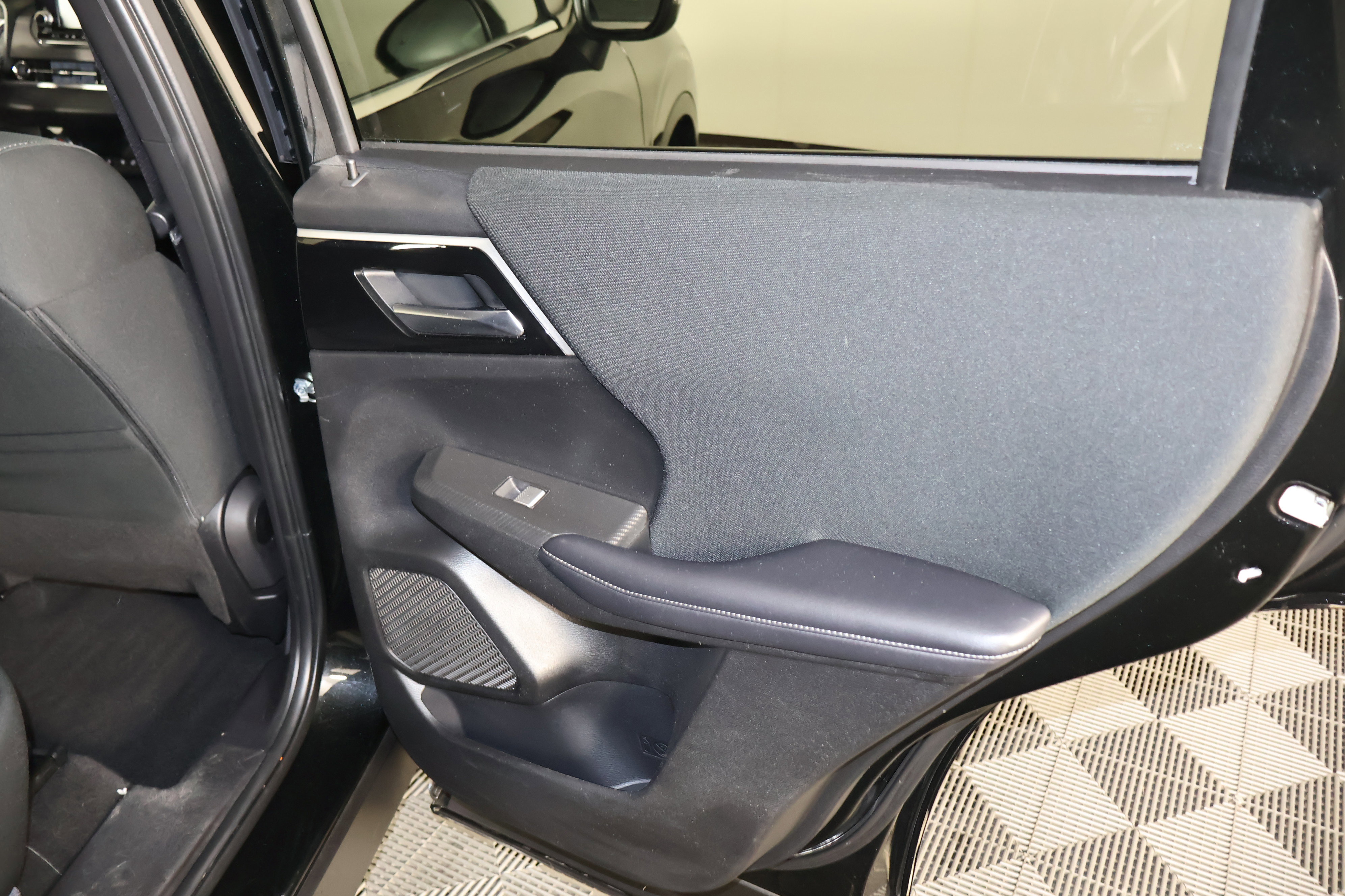 Used 2024 Mitsubishi Outlander ES image 41