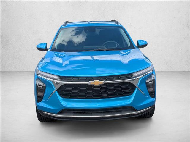 Used 2025 Chevrolet Trax LT FWD image 2