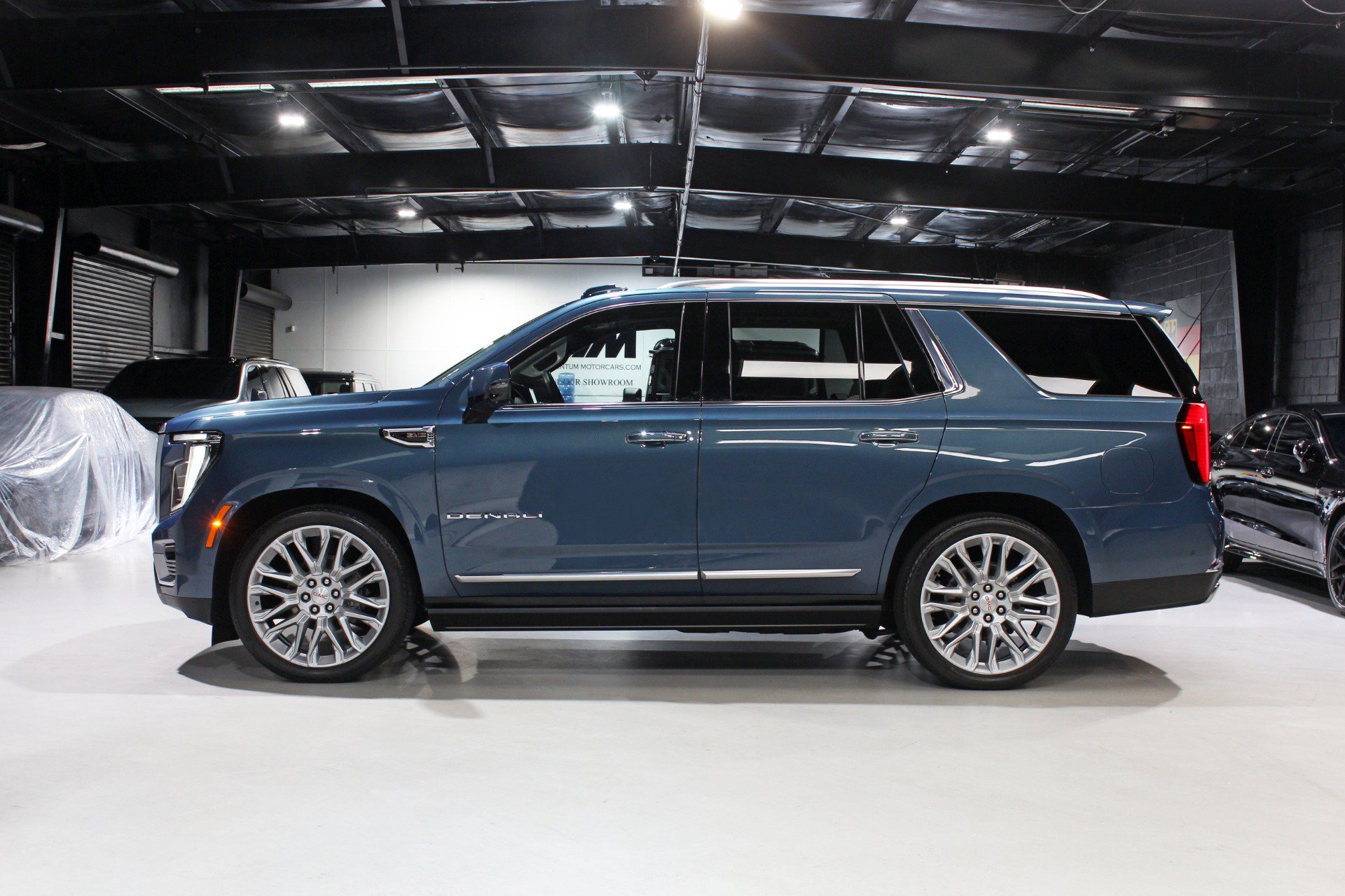 Used 2025 GMC Yukon Denali w/ Denali Reserve Package AWD/4WD image 3