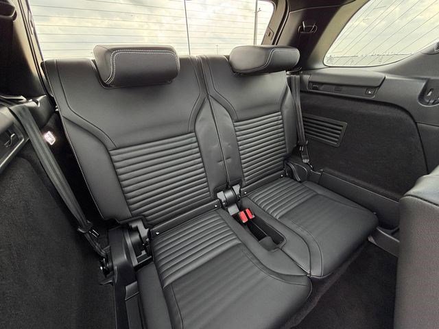 Used 2025 Land Rover Discovery Dynamic SE AWD/4WD image 20