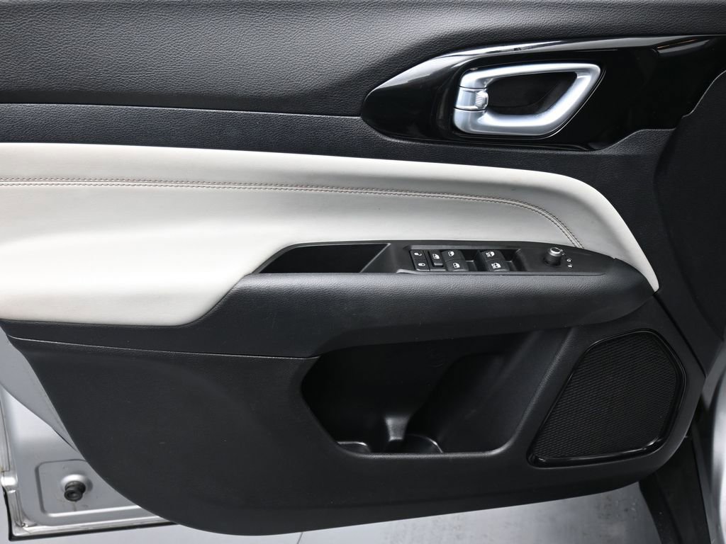 Certified 2022 Jeep Compass Limited image 9