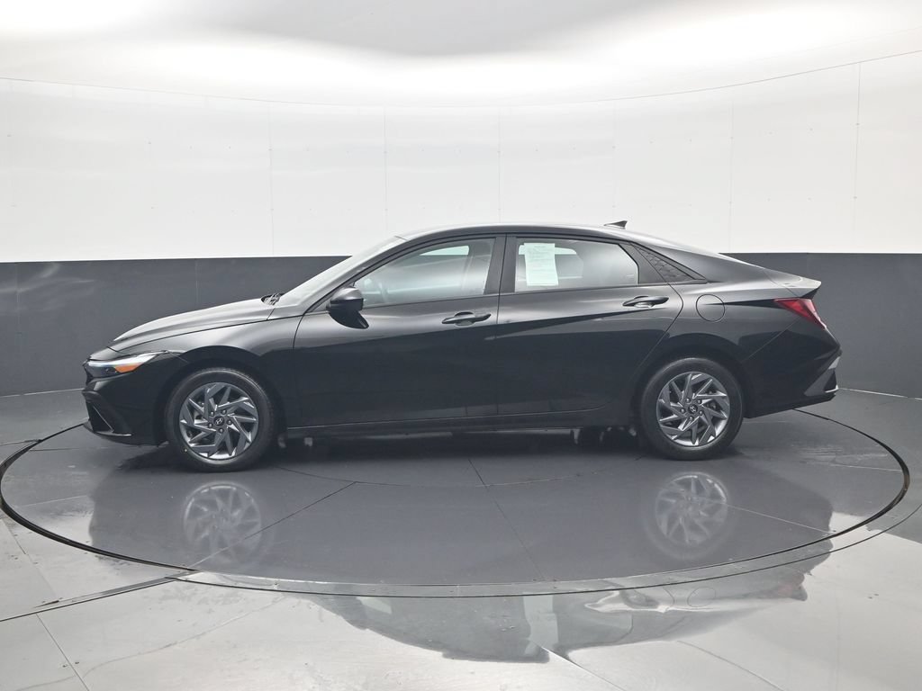 Certified 2024 Hyundai Elantra SEL FWD image 9