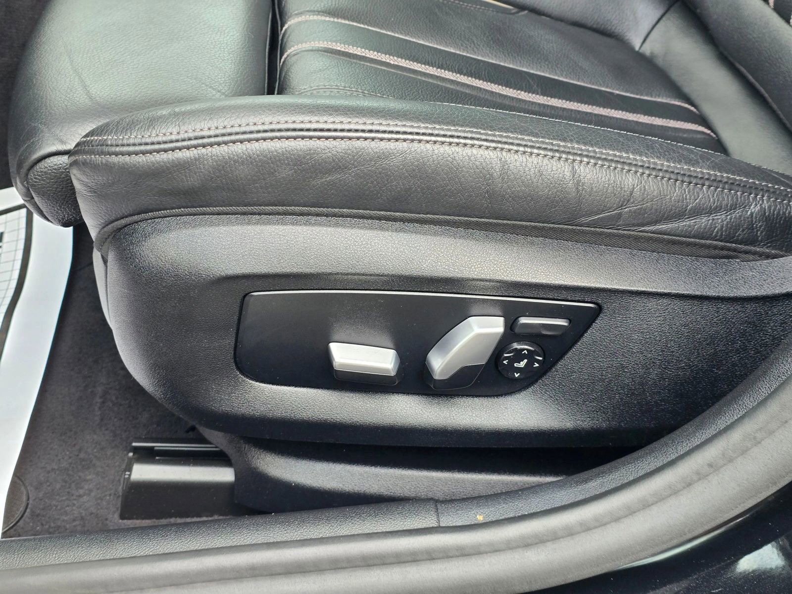 Used 2021 BMW 530i xDrive image 21