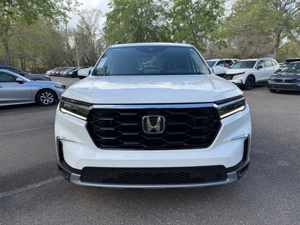 Certified 2025 Honda Pilot Touring image 2