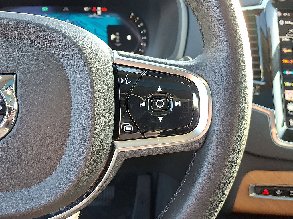 Used 2023 Volvo XC90 B6 Plus w/ Protection Package Premier AWD/4WD image 17