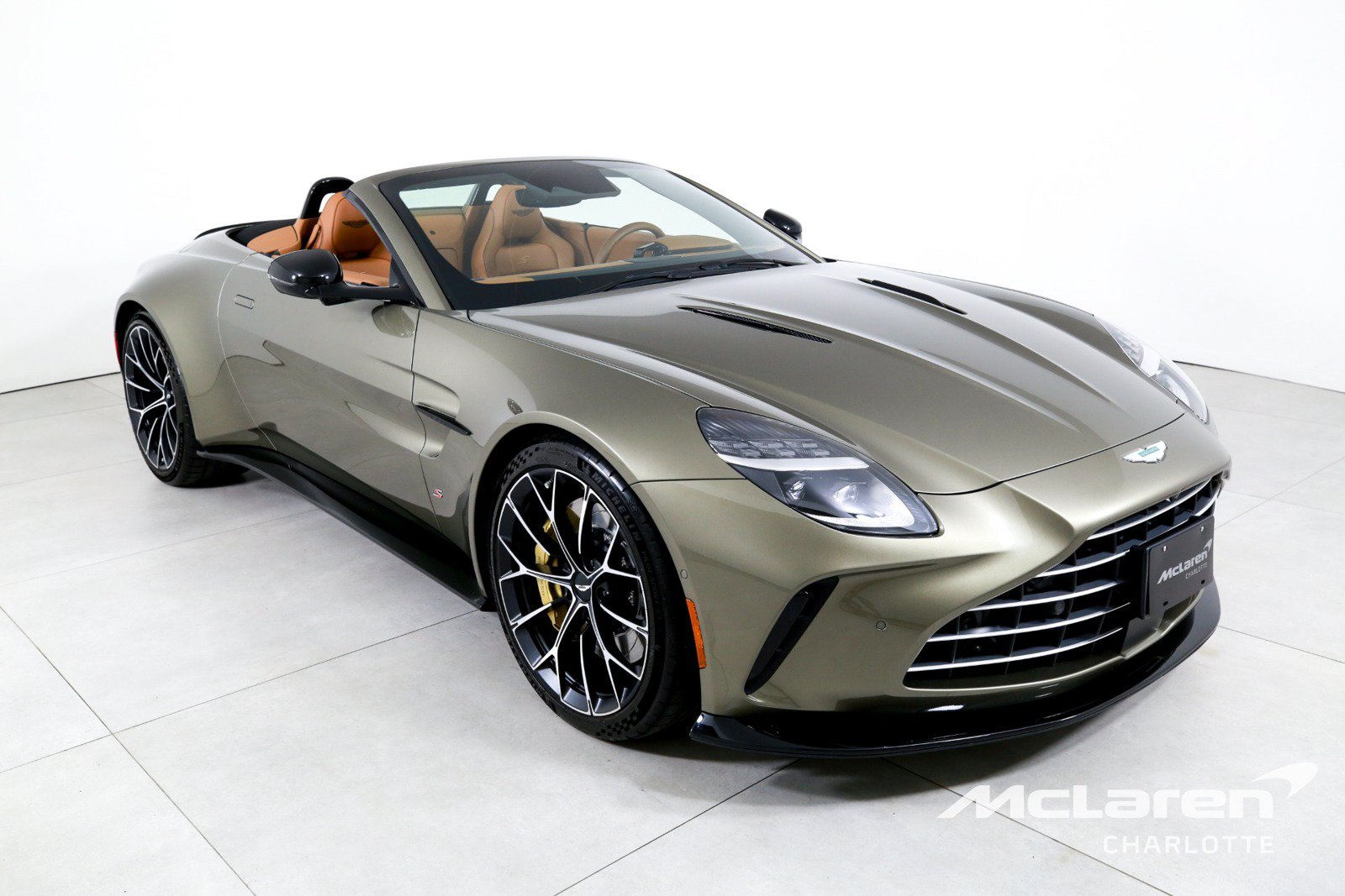 Used 2026 Aston Martin V8 Vantage S RWD image 4