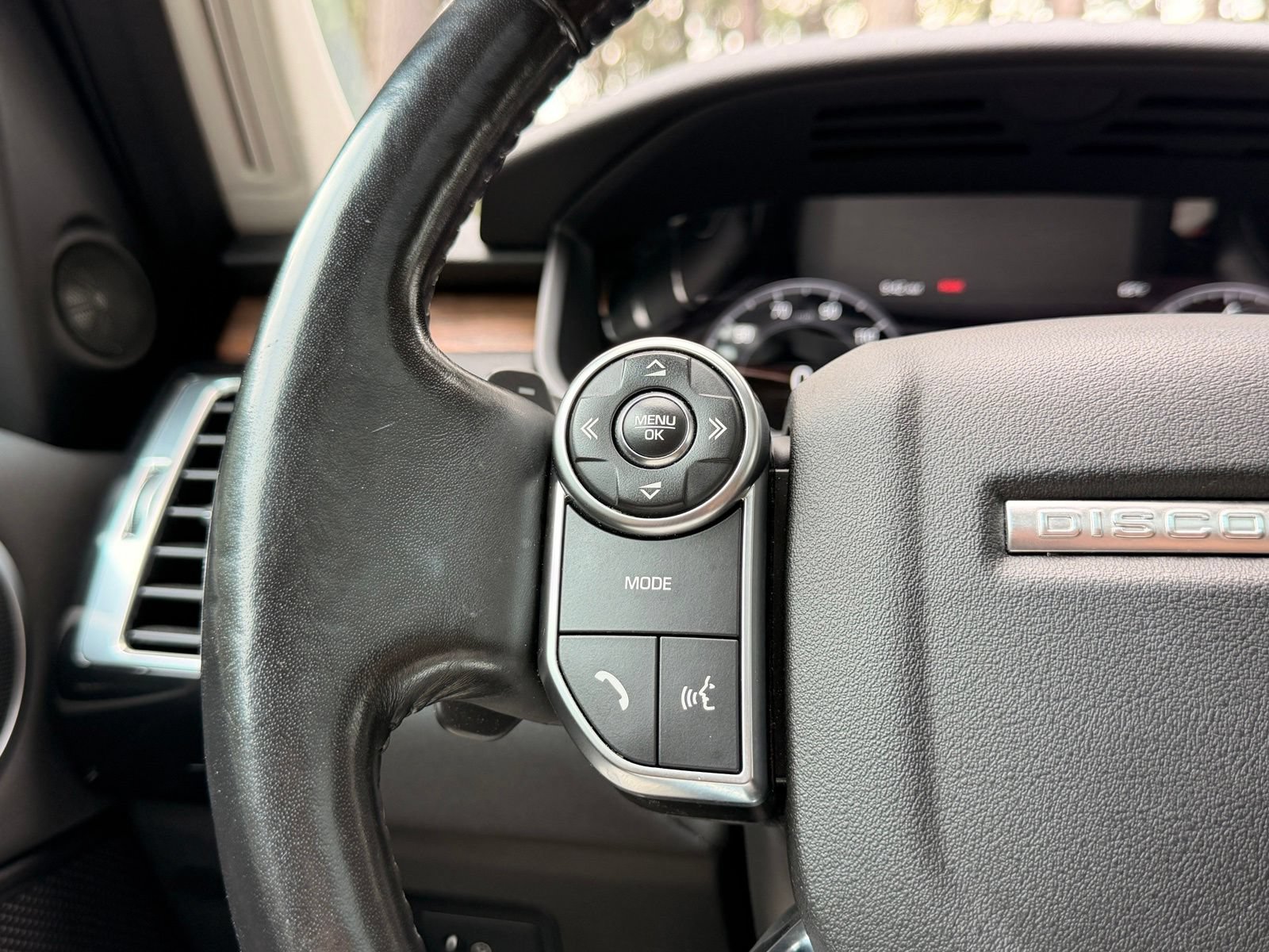 Used 2018 Land Rover Discovery HSE AWD/4WD image 24