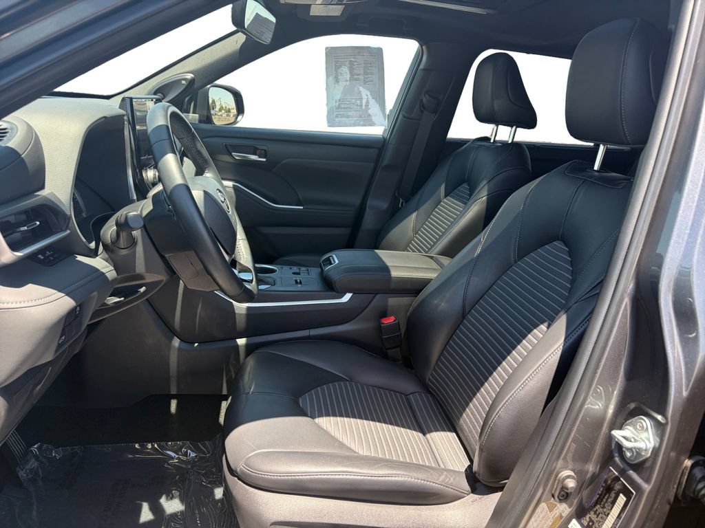 Used 2023 Toyota Highlander XSE FWD image 10
