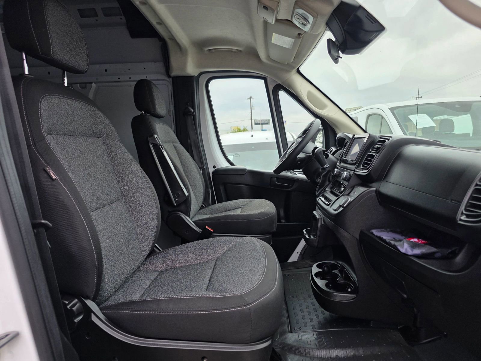 Used 2023 RAM ProMaster 2500 FWD image 9