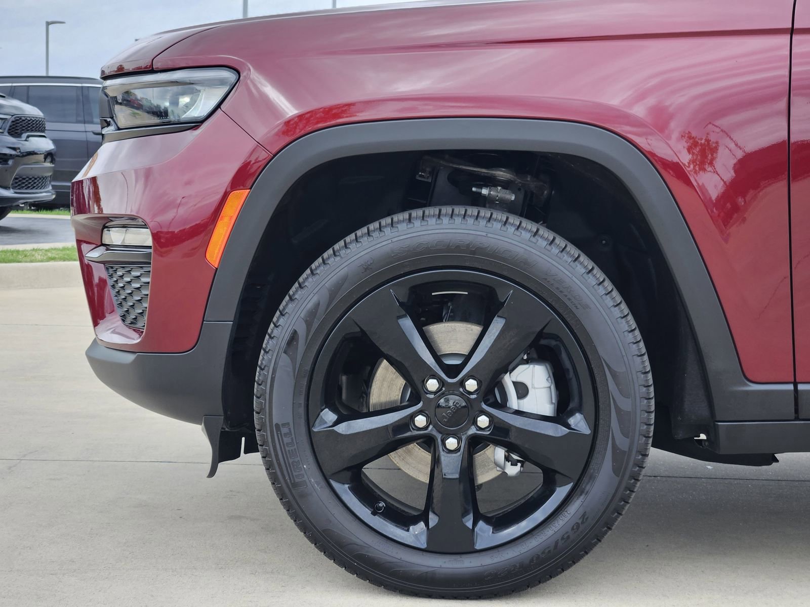 Used 2025 Jeep Grand Cherokee Limited w/ Black Appearance Package image 11