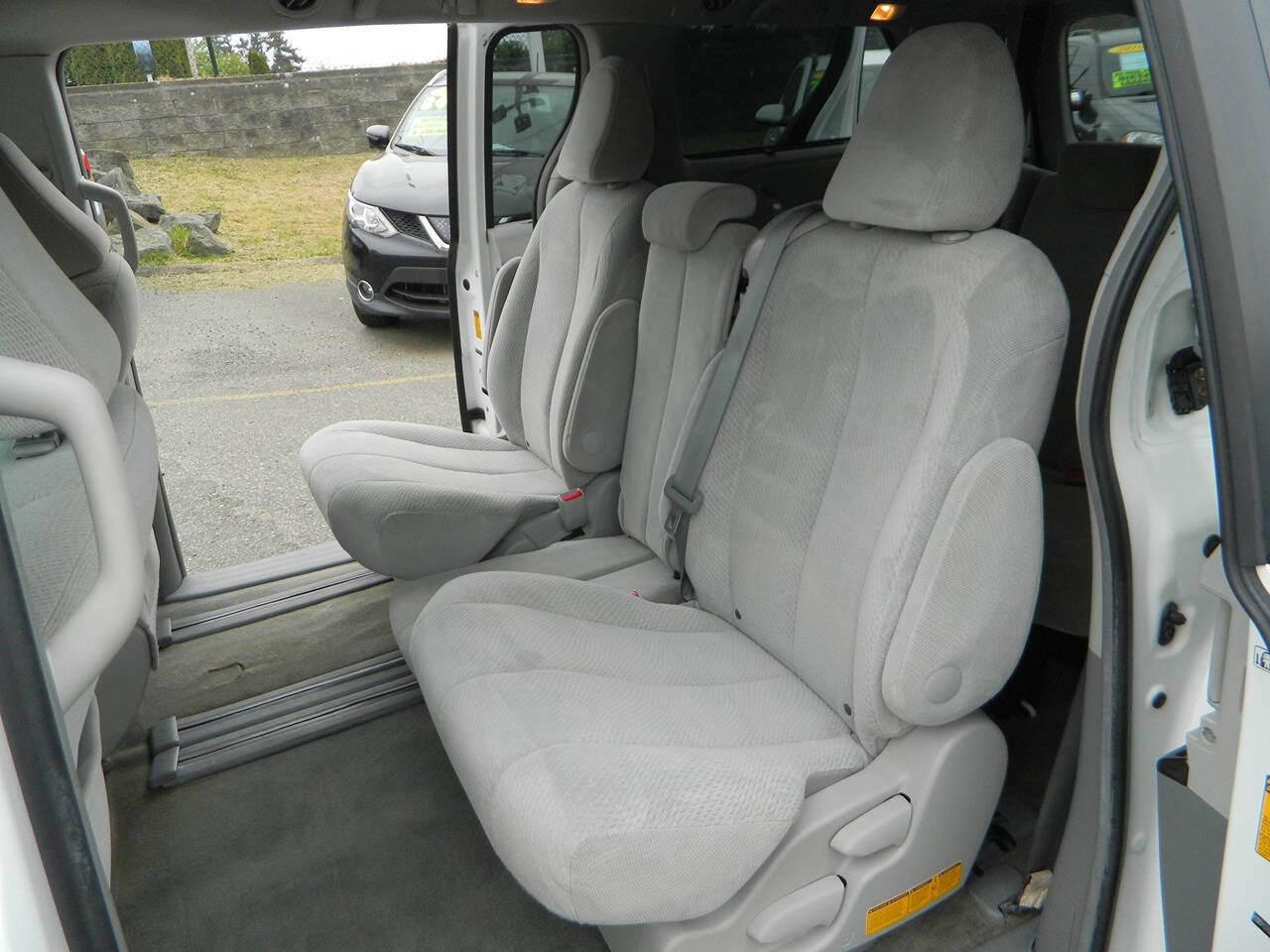 Used 2013 Toyota Sienna LE FWD image 14