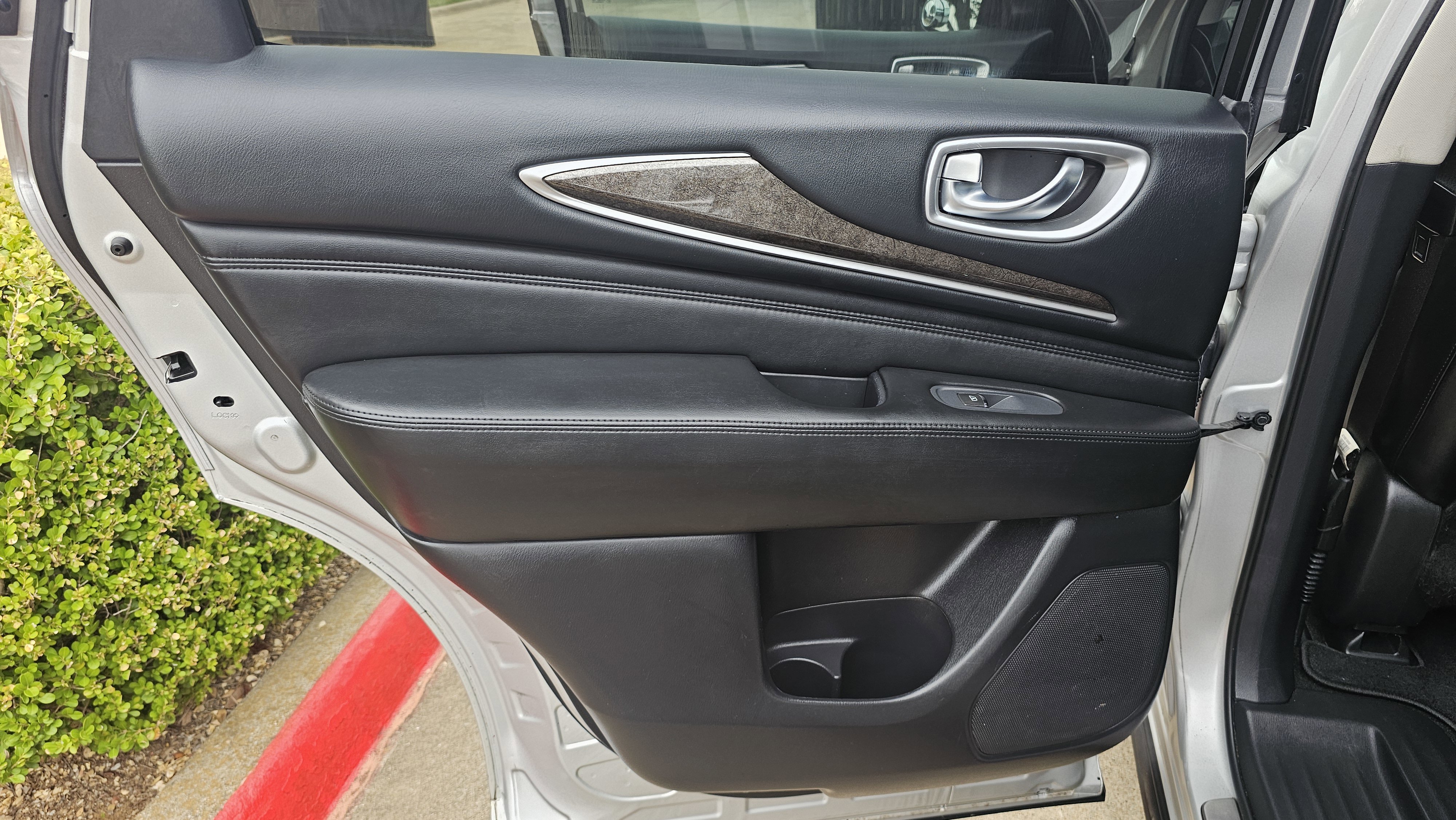 Used 2014 INFINITI QX60 AWD w/ Premium Plus Package image 25