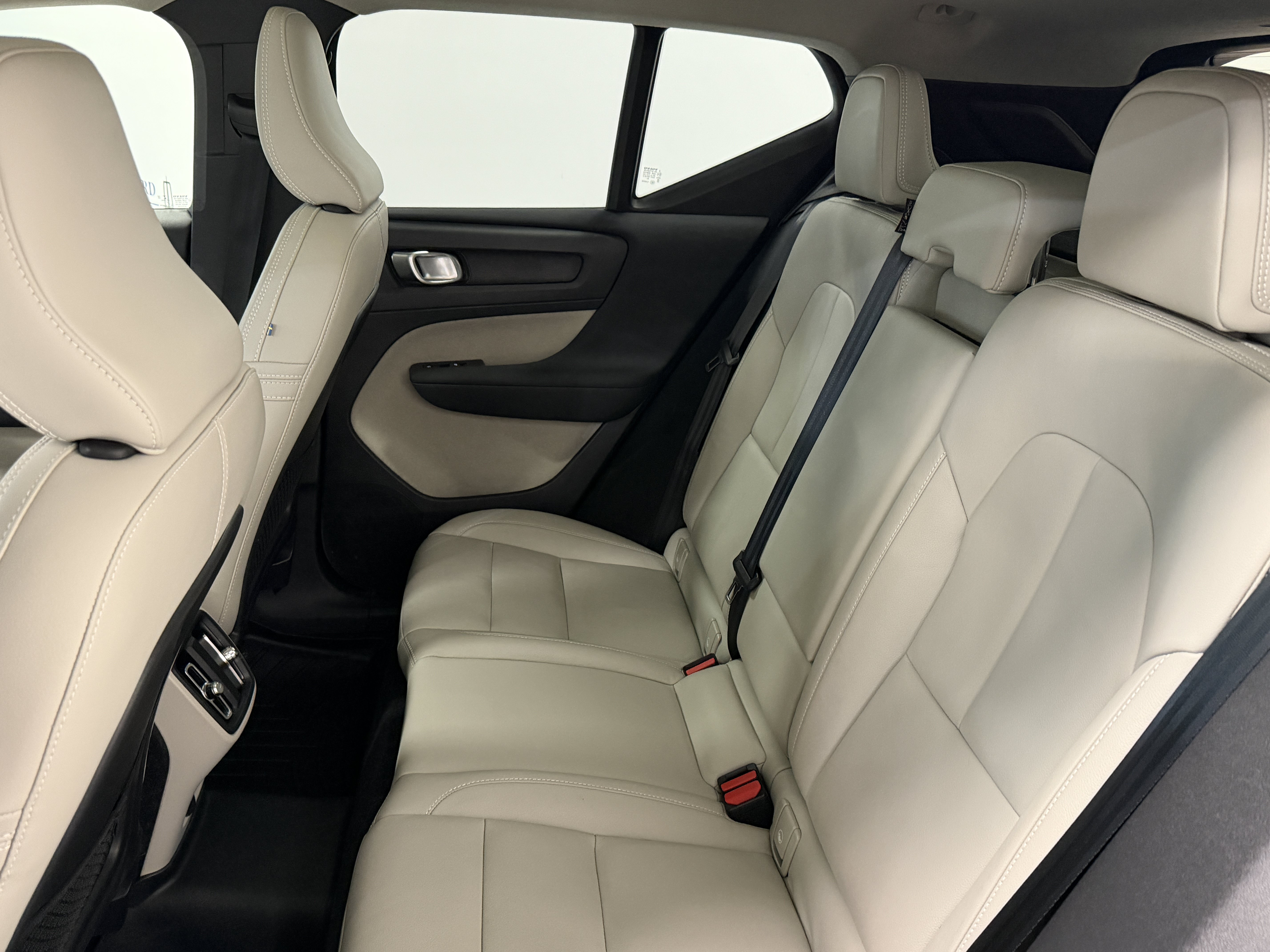 Used 2021 Volvo XC40 T5 Momentum w/ Premium Package AWD/4WD image 23