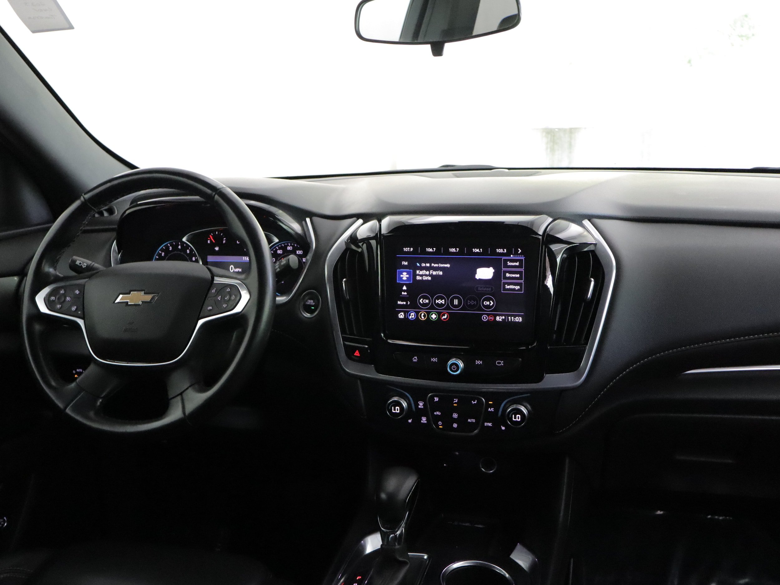 Used 2023 Chevrolet Traverse LT AWD/4WD image 2