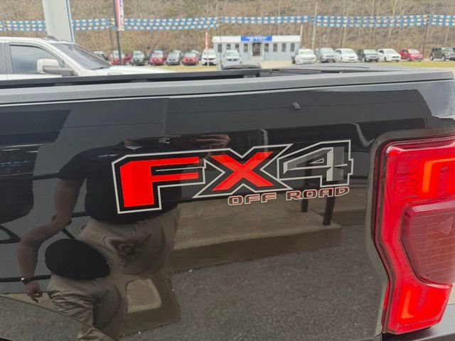 Used 2022 Ford F250 Platinum w/ FX4 Off-Road Package image 12