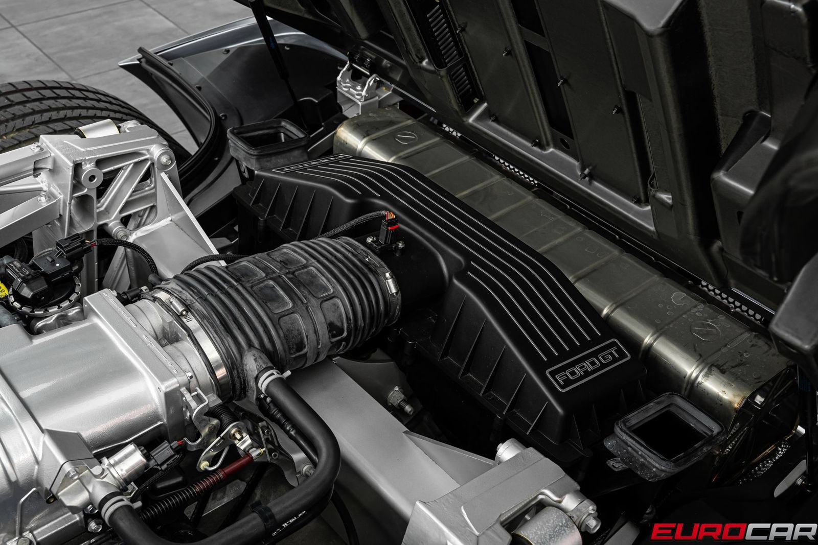 Used 2006 Ford GT RWD image 26