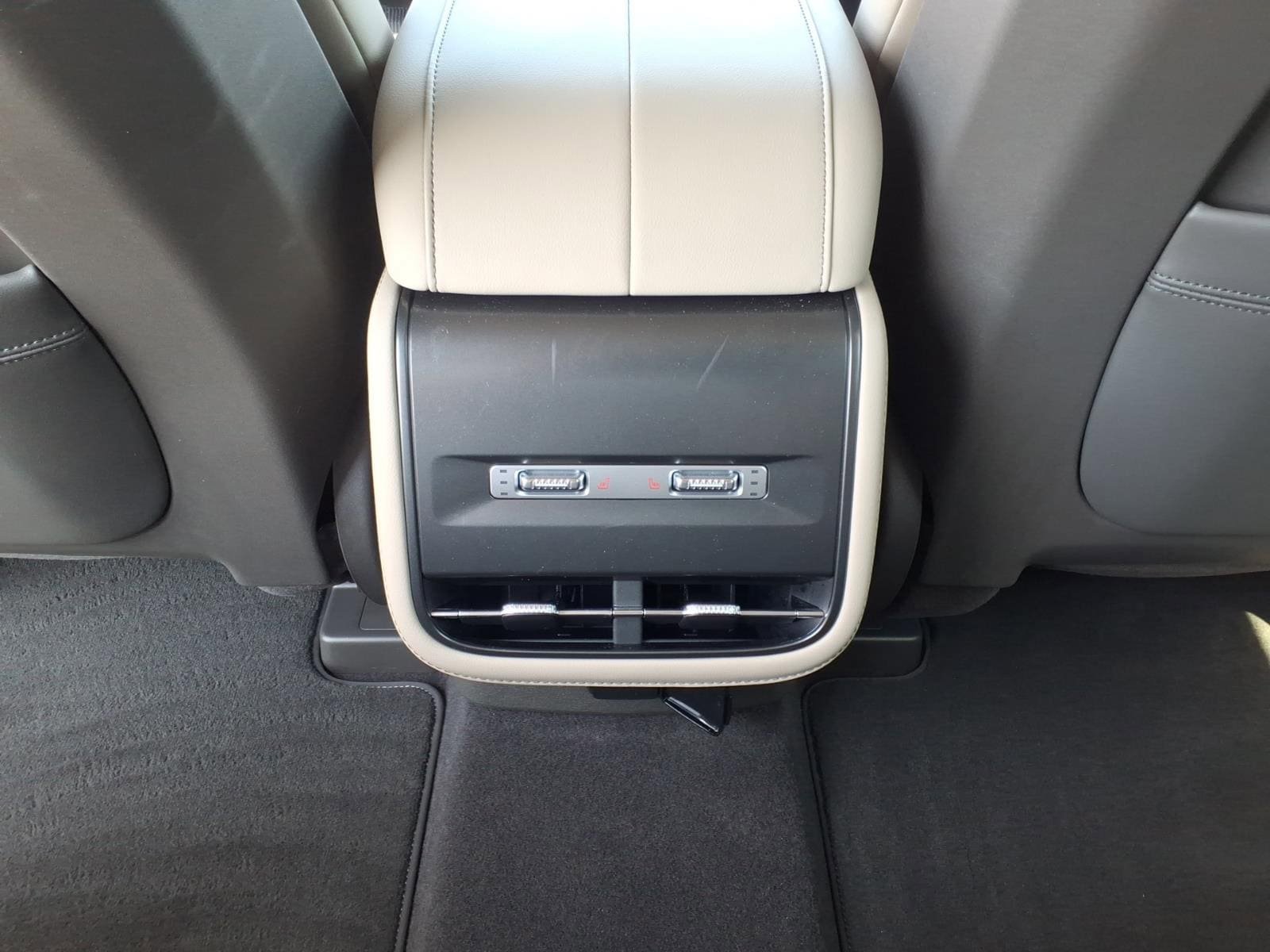 Used 2025 Lincoln Nautilus Reserve AWD/4WD image 14