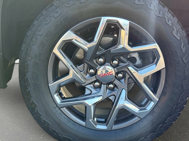 Used 2025 GMC Sierra 1500 SLT w/ SLT Premium Plus Package AWD/4WD image 10