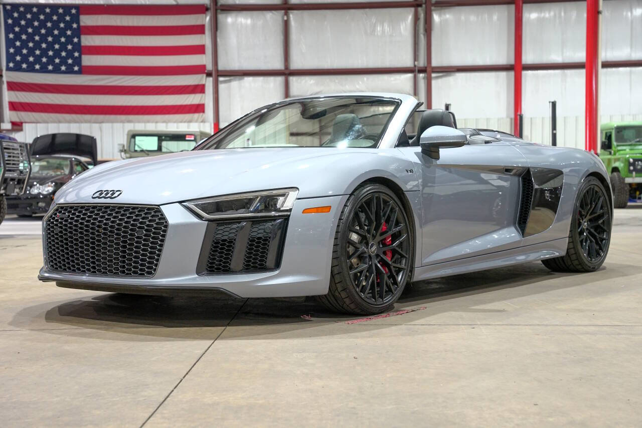 Used 2018 Audi R8 V10 w/ Carbon Exterior Package AWD/4WD image 1